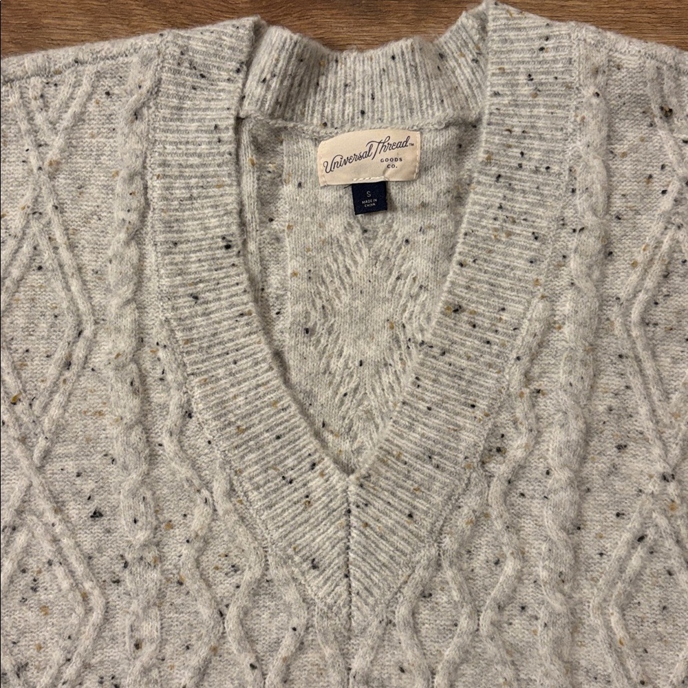 Universal Thread Light Gray V Neck Cable Knit Swe… - image 4